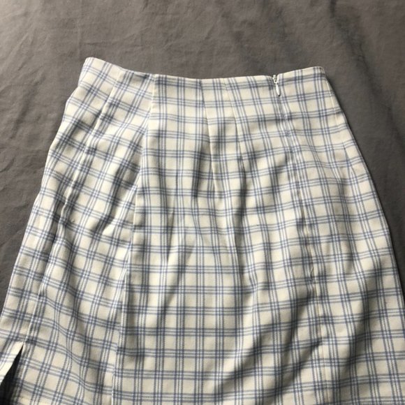 Brandy Melville skirt - Picture 3 of 6